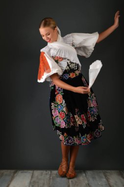 Slovakça folklor kadın