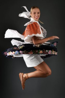 Slovakça folklor kadın