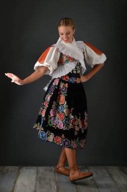 Slovakça folklor kadın