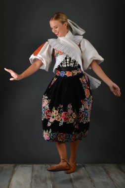 Slovakça folklor kadın