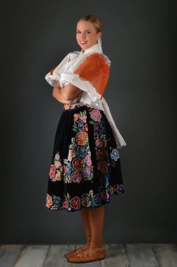 Slovakça folklor kadın