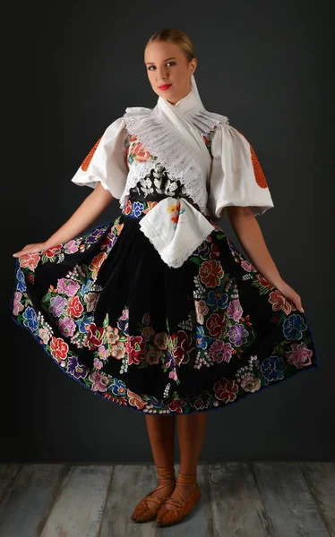 Slovakça folklor kadın