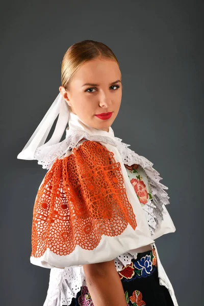 Slovakça folklor kadın