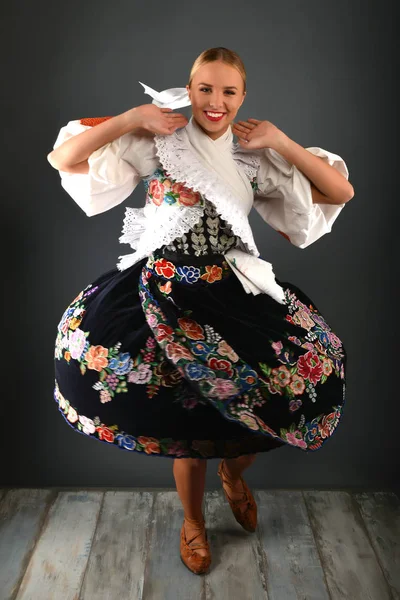 Slovakça folklor kadın