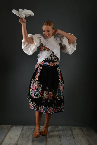 Slovakça folklor kadın — Stok fotoğraf