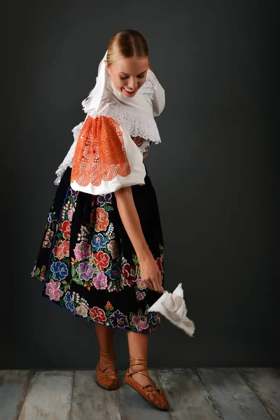 Slovakça folklor kadın