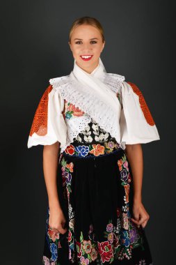 Slovakça folklor kadın