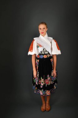 Slovakça folklor kadın