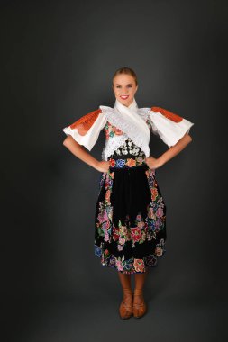 Slovakça folklor kadın