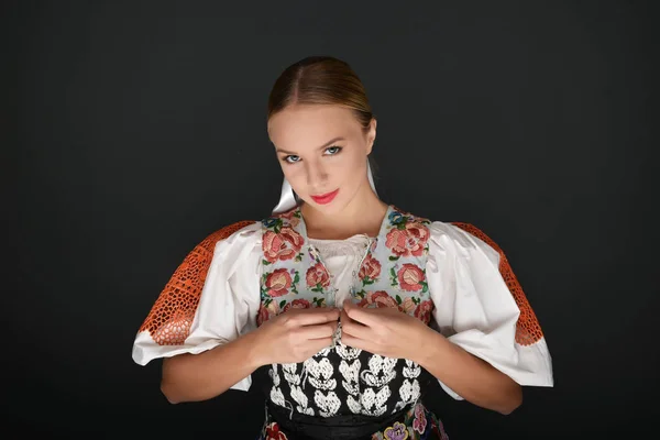 Σλοβάκικη λαογραφία χορεύτρια — Φωτογραφία Αρχείου