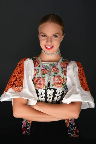 Slovakça folklor dansçısı — Stok fotoğraf