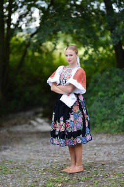 Slovakça folklor kız.