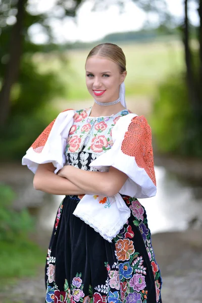 Slovakça folklor dansçısı — Stok fotoğraf