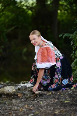 Slovakça folklor kız.