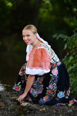 Slovakça folklor kız.