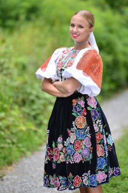 Slovakça folklor kız.