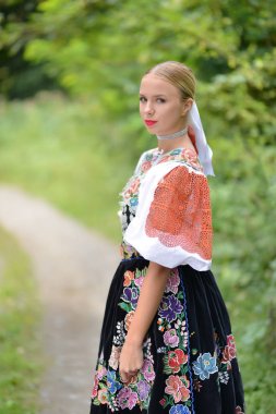 Slovakça folklor kız.