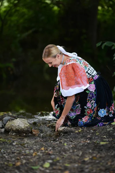 Словацького фольклору дівчина . — стокове фото