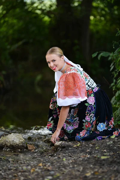Slovakça folklor kız.
