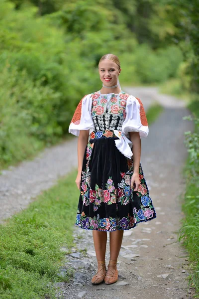 Slovakça folklor kız.