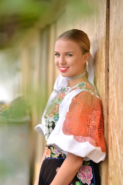 Slovakça folklor kız.