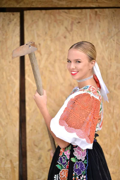 Slovakça folklor kız.
