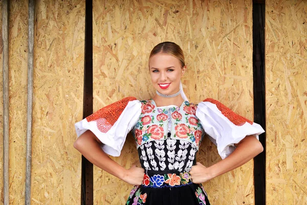 Szlovák folklór lány. — Stock Fotó