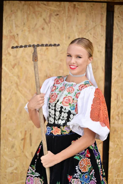 Slovakça folklor kız.