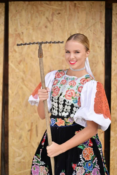 Slovakça folklor kız.