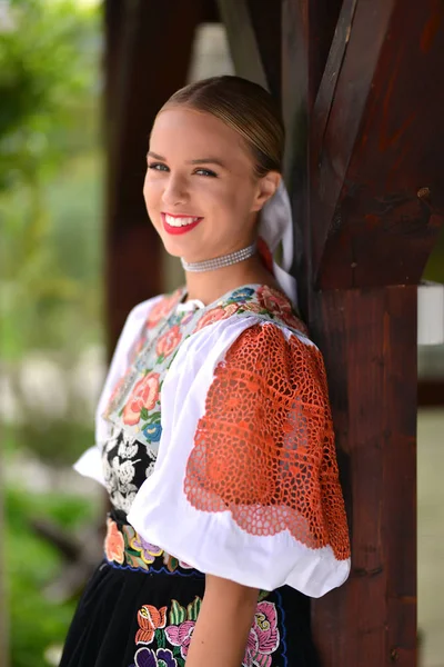 Slovakça folklor kız.