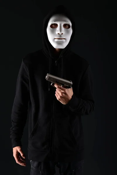 銃を持った仮面の犯罪者 — ストック写真