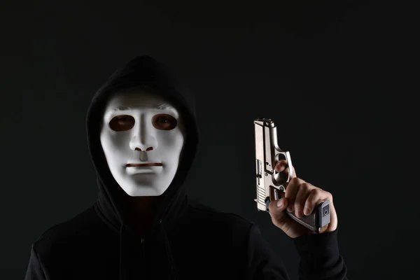 Criminale Mascherato Che Tiene Una Pistola — Foto Stock