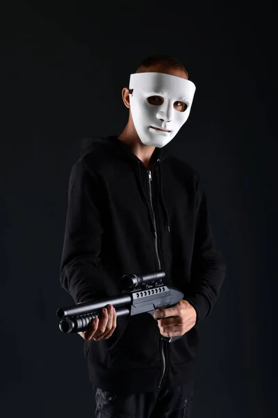 Gemaskerde Crimineel Met Een Pistool — Stockfoto