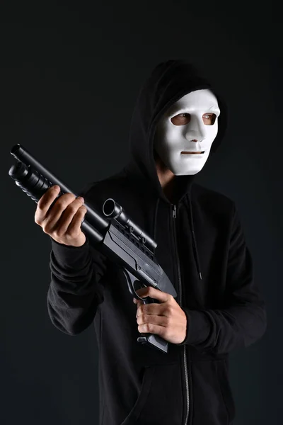 Maskeli Suçlu Silah Tutuyor — Stok fotoğraf