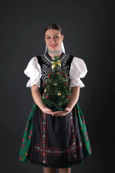 Slovenský folklor tanečnice — Stock fotografie