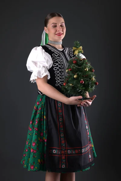Danseuse folklorique slovaque — Photo