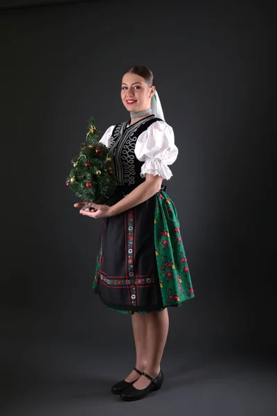 Slovenský folklor tanečnice — Stock fotografie