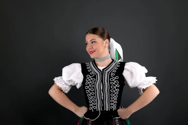 Slovakya Folkloru Geleneksel Kıyafet — Stok fotoğraf