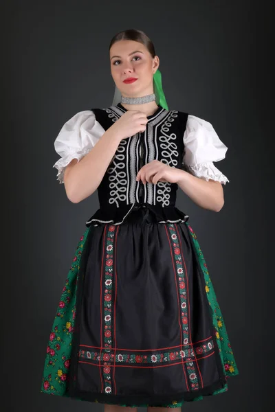 Jeune Belle Femme Folklorique Slovaque Costume Traditionnel — Photo