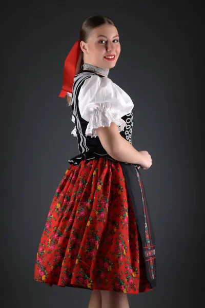 Jeune Belle Femme Folklorique Slovaque Costume Traditionnel — Photo