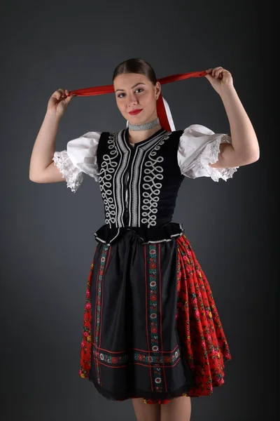 Jovem Bela Mulher Folclore Eslovaco Traje Tradicional — Fotografia de Stock