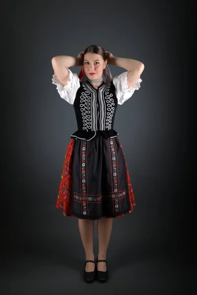 Giovane Bella Slovacca Donna Folklore Costume Tradizionale — Foto Stock