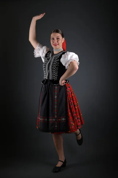 Ung Vacker Slogan Folklore Kvinna Traditionell Kostym — Stockfoto