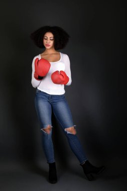 Çekici Asyalı kadın boksör