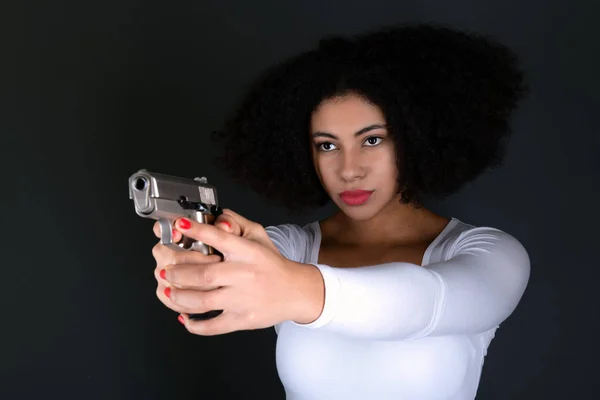 Afro Kobieta Pistoletu — Zdjęcie stockowe