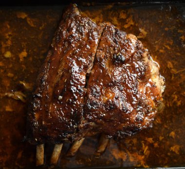 Yakın plan domuz eti kızartması.