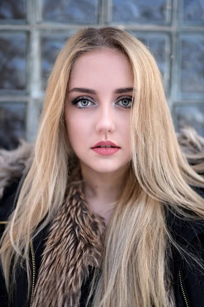 Prachtig Blond Haar Meisje Winter — Stockfoto