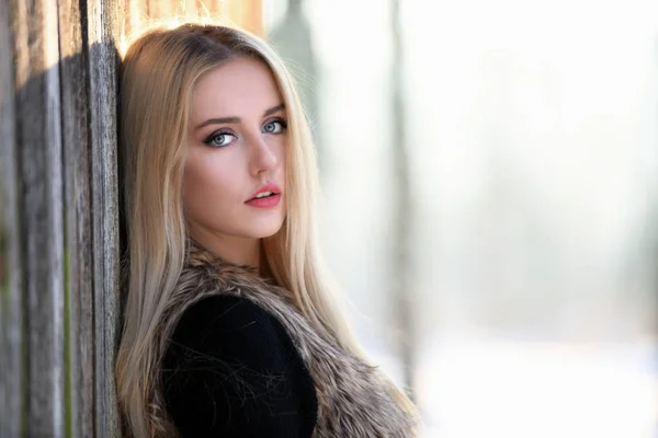 Schöne Blonde Haare Mädchen Winter — Stockfoto