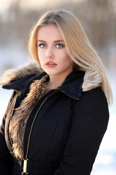 Vackra Blonda Hår Flicka Vinter — Stockfoto