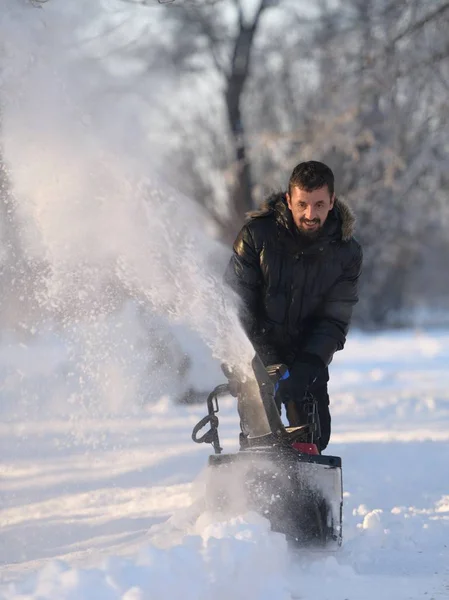 Rimozione Neve Con Spazzaneve — Foto Stock